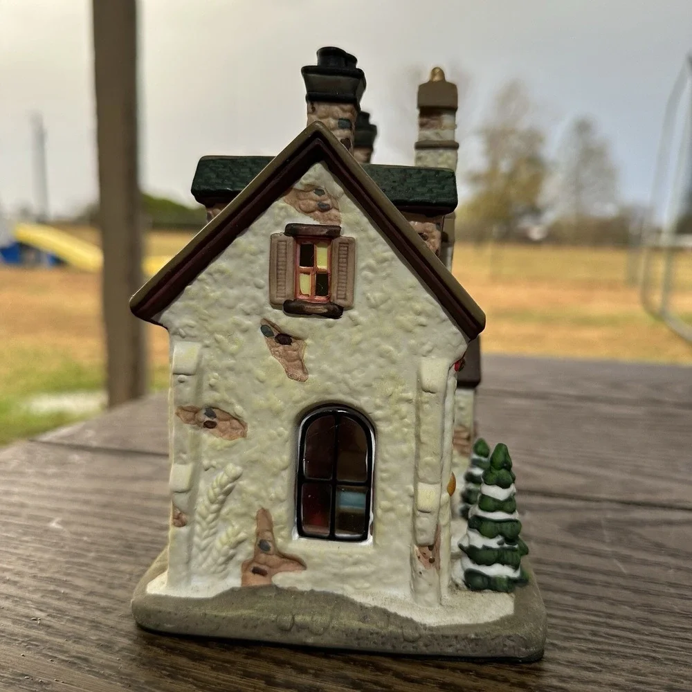 Vintage School House Holiday‎ Time 2004 Village Collectables School House